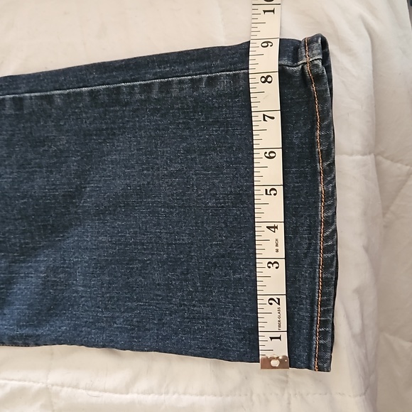 Old Navy mid-rise jeans - Picture 4 of 8